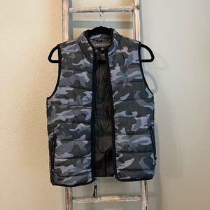 Urban Republic Boy M ( 10/12) puffer vest